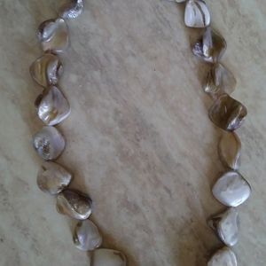 Mother of pearl shell necklace